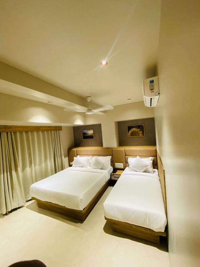 Hotel Amber Paramount Βομβάη Εξωτερικό φωτογραφία