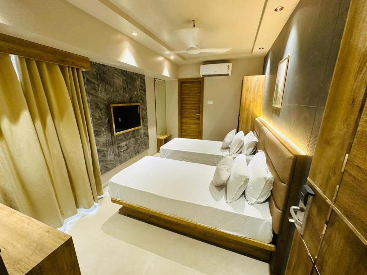 Hotel Amber Paramount Βομβάη Εξωτερικό φωτογραφία