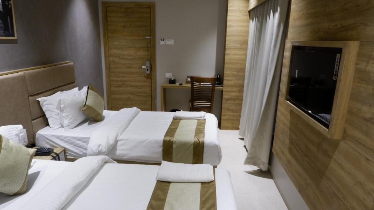 Hotel Amber Paramount Βομβάη Εξωτερικό φωτογραφία