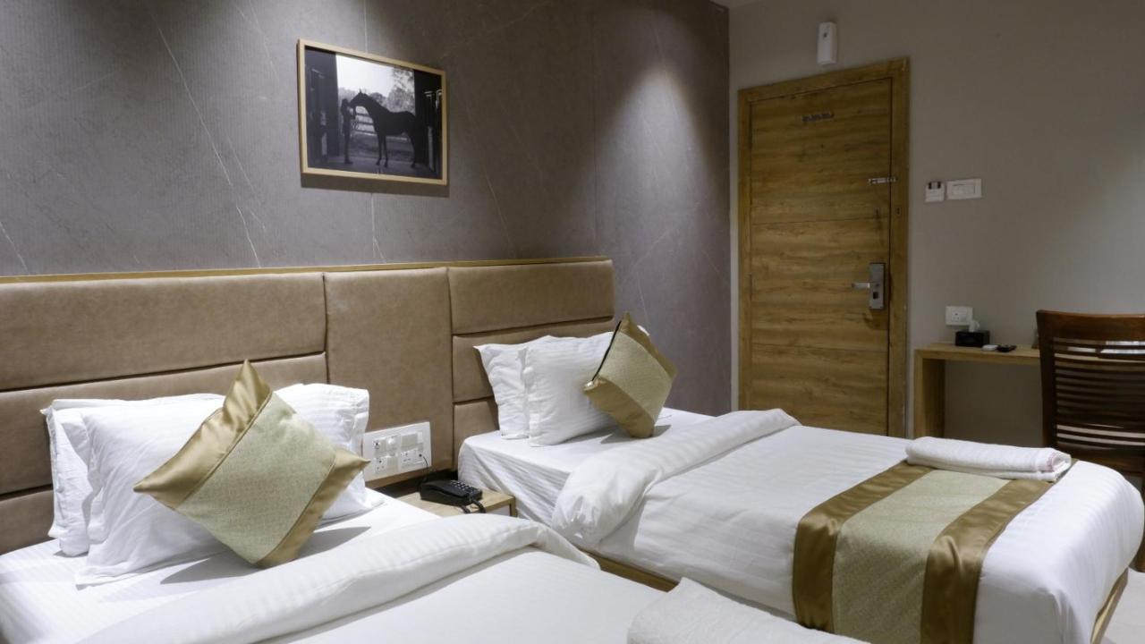 Hotel Amber Paramount Βομβάη Εξωτερικό φωτογραφία