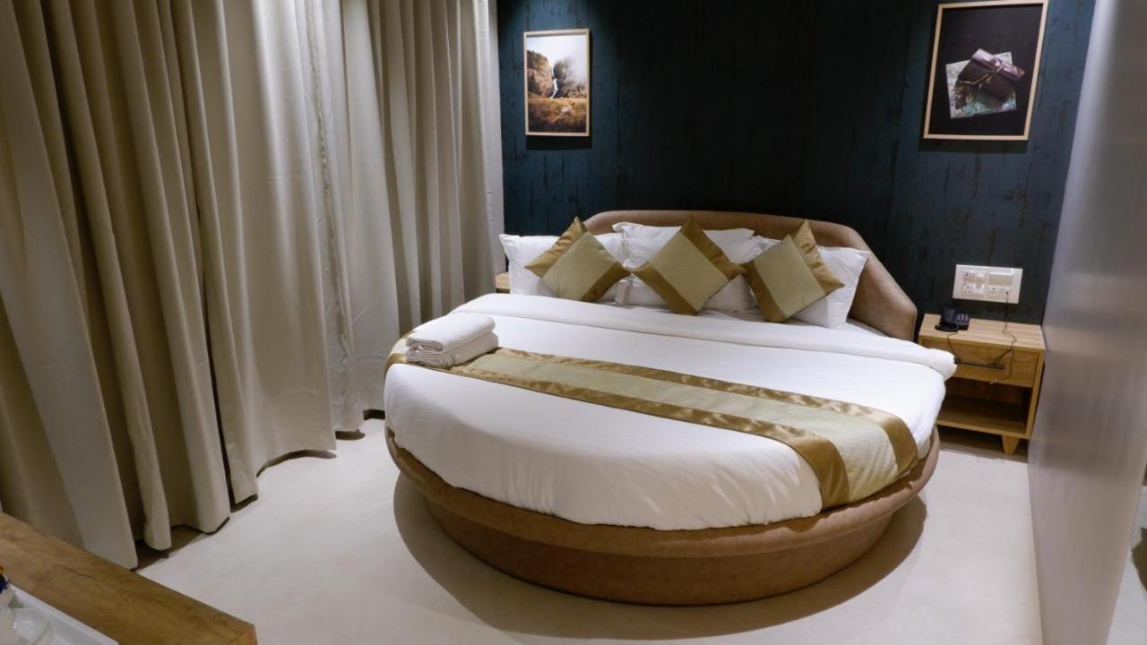 Hotel Amber Paramount Βομβάη Εξωτερικό φωτογραφία