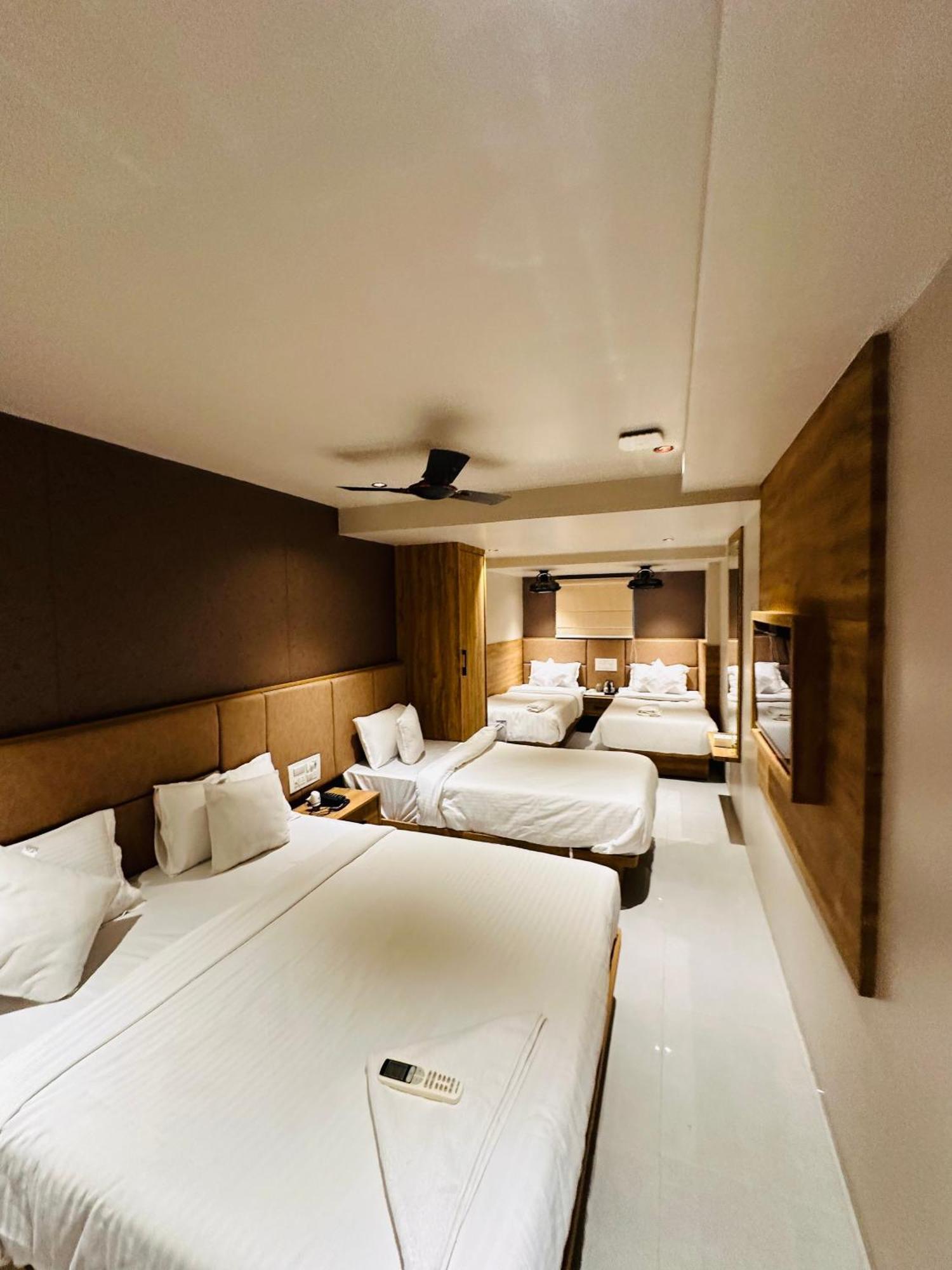 Hotel Amber Paramount Βομβάη Εξωτερικό φωτογραφία